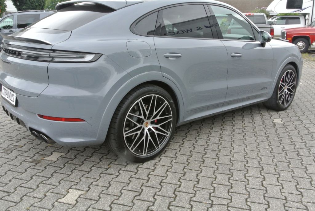 Porsche Cayenne 2025