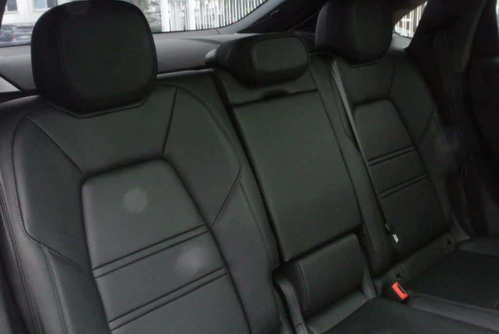 Porsche Cayenne 2025