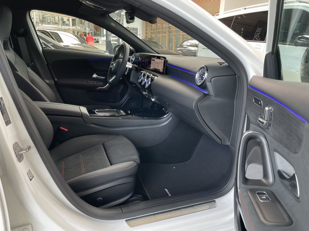 Mercedes-Benz A 200 2025