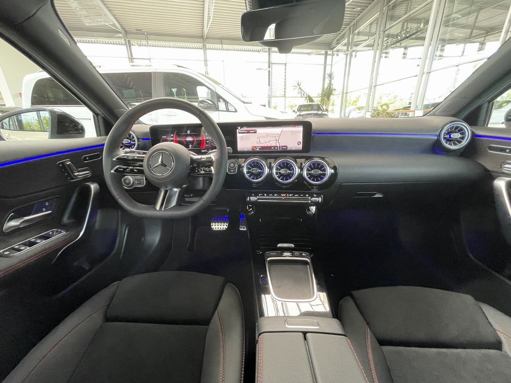 Mercedes-Benz A 200 2025