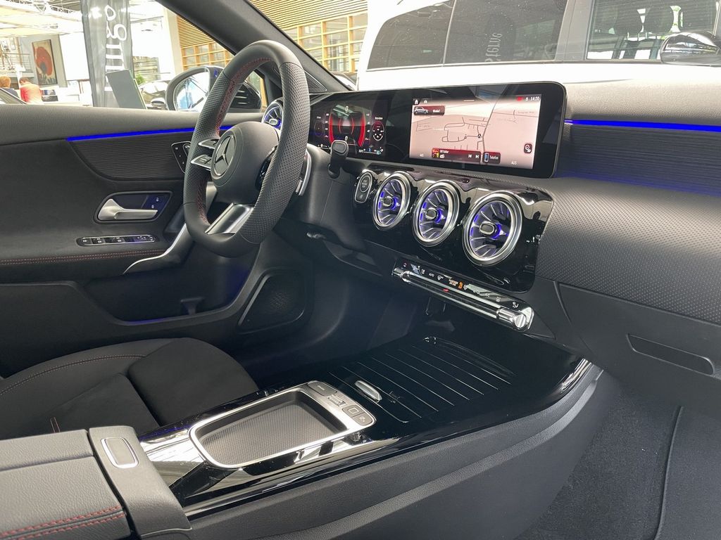 Mercedes-Benz A 200 2025