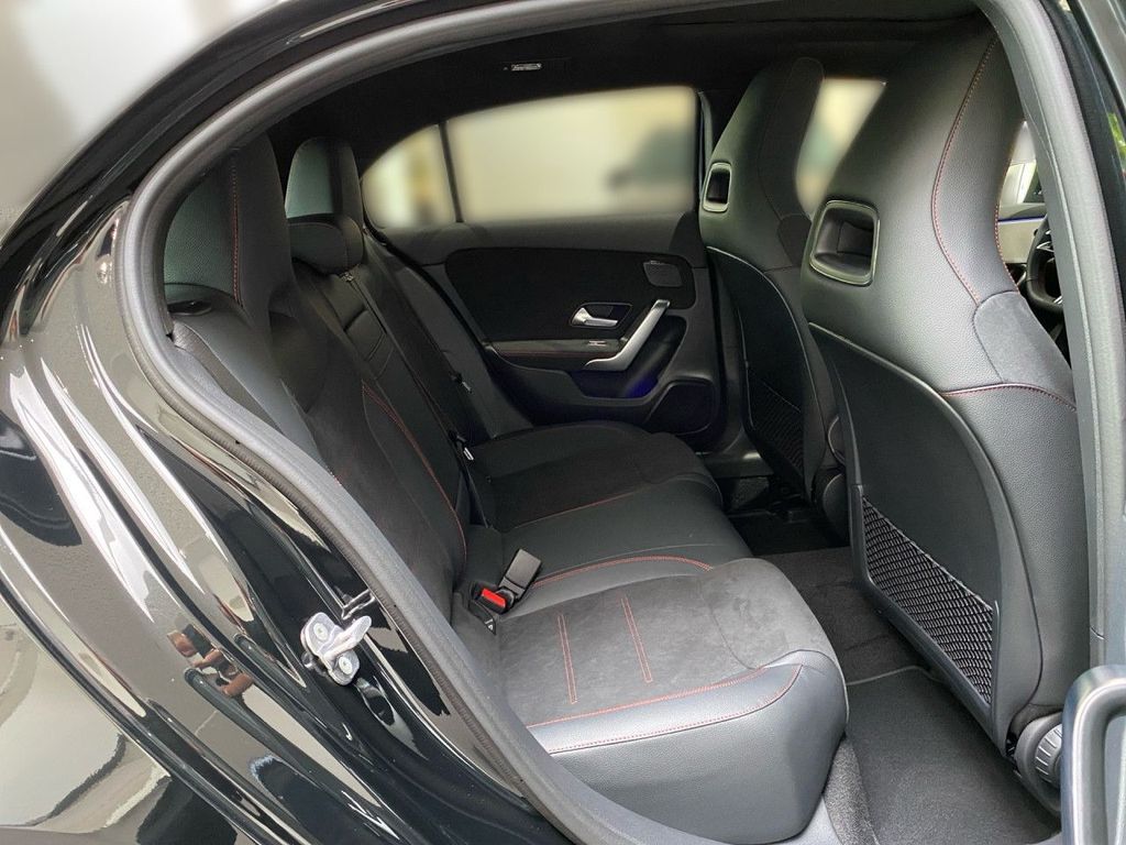 Mercedes-Benz A 220 2025