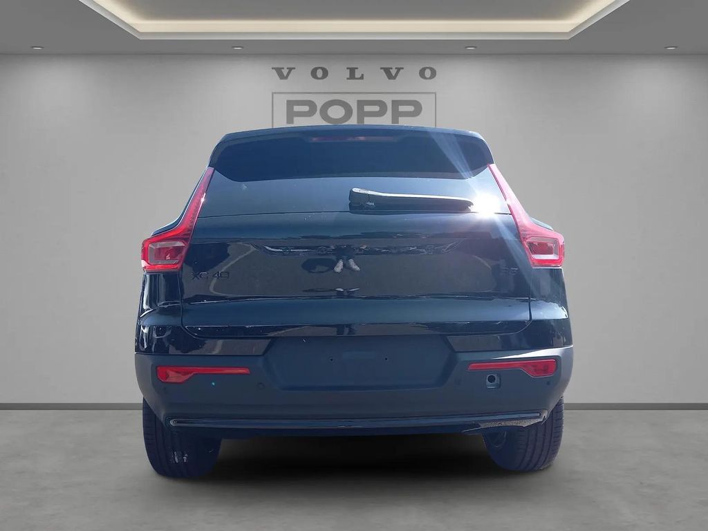 Volvo XC40 2025