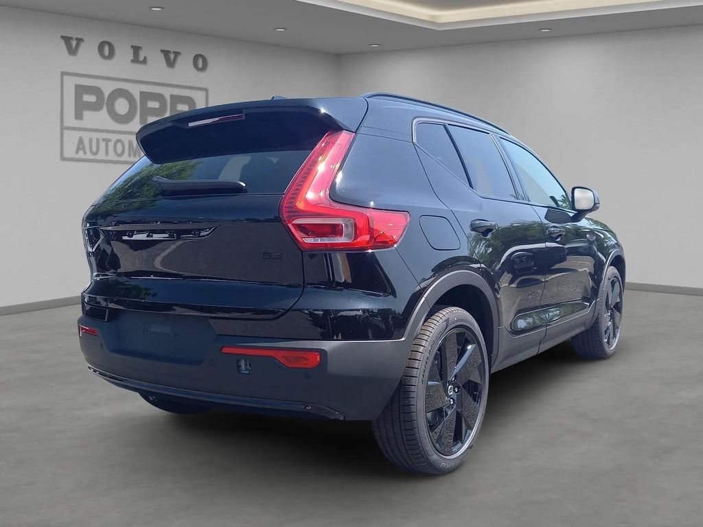 Volvo XC40 2025