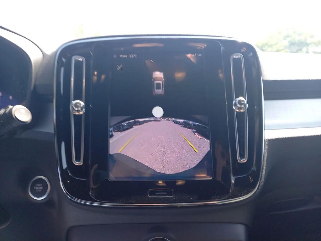 Volvo XC40 2025