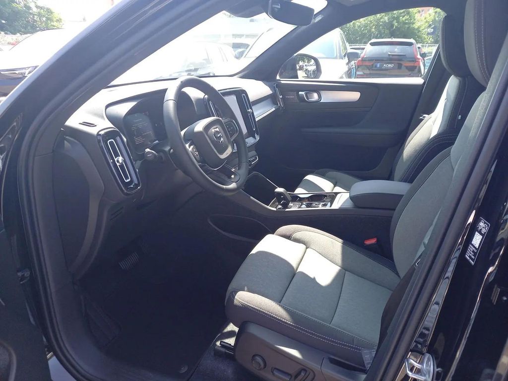 Volvo XC40 2025