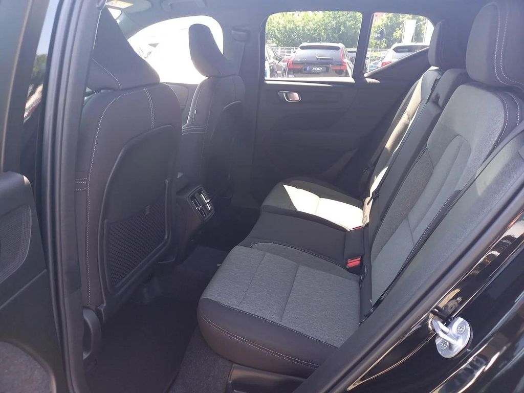 Volvo XC40 2025