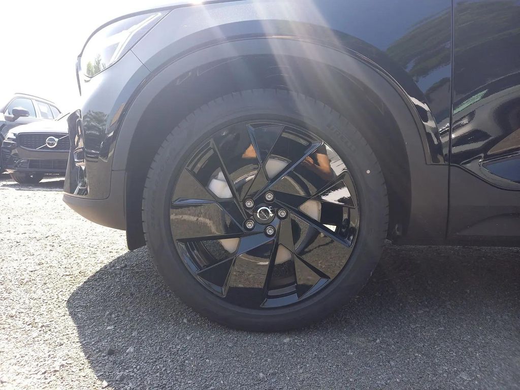 Volvo XC40 2025