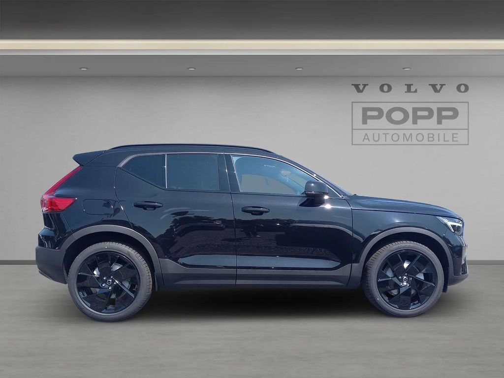 Volvo XC40 2025