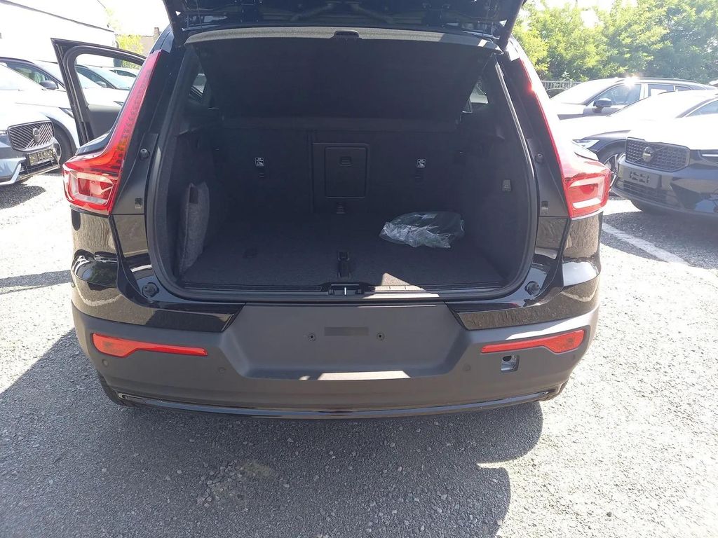 Volvo XC40 2025