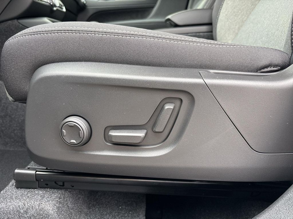 Volvo XC40 2025