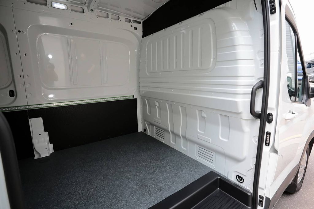 Maxus eDeliver 9 2024