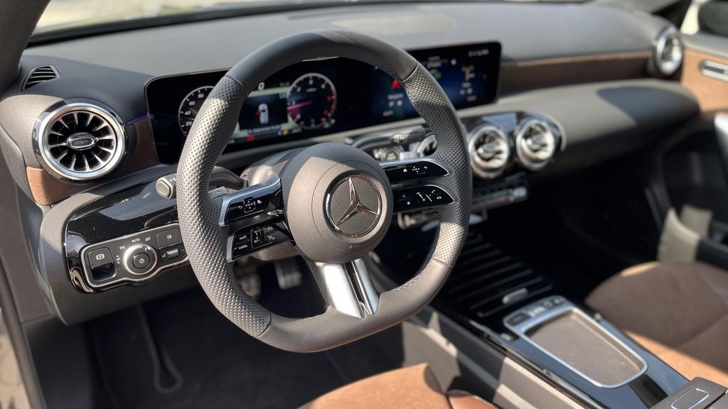 Mercedes-Benz A 200 2024