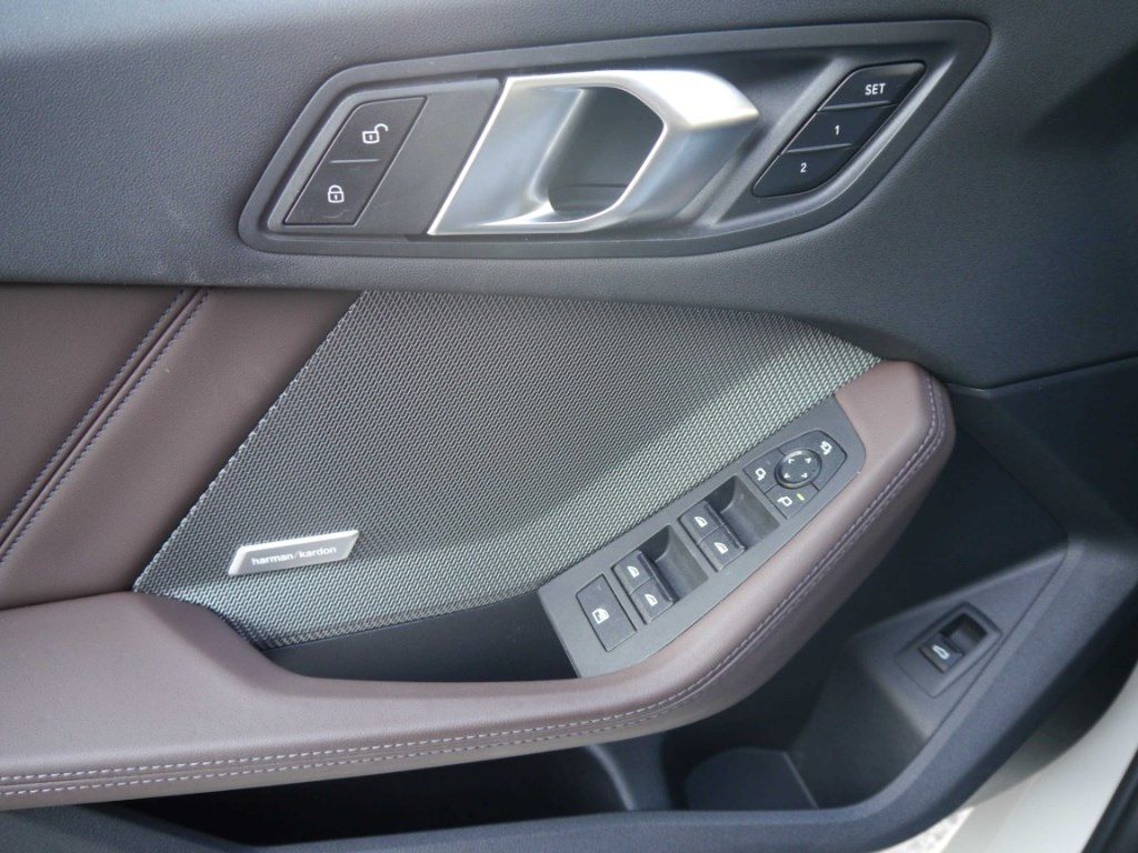 BMW 120 2024