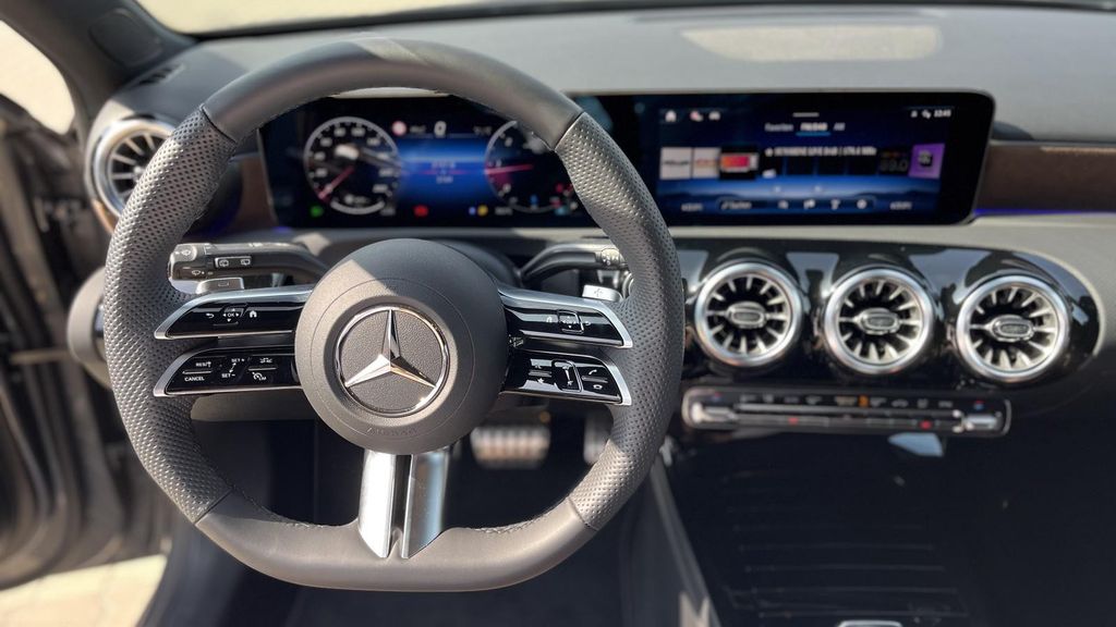 Mercedes-Benz A 200 2024
