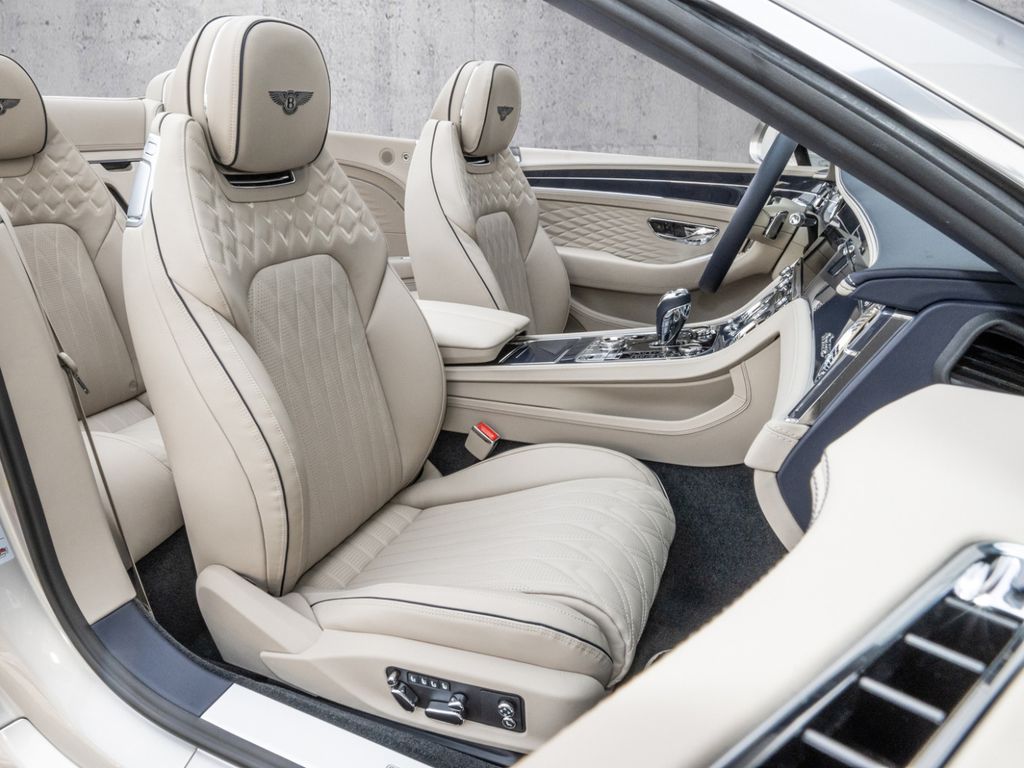 Bentley Continental GTC 2025