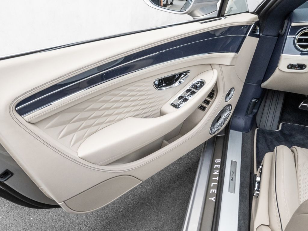 Bentley Continental GTC 2025