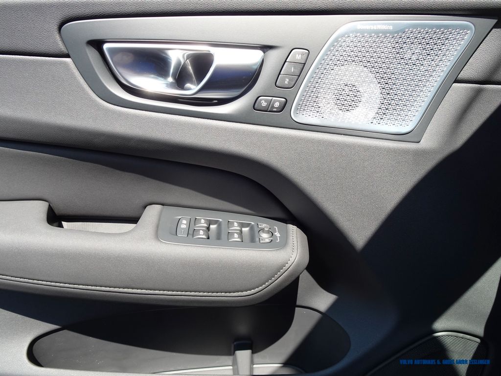 Volvo XC60 2025