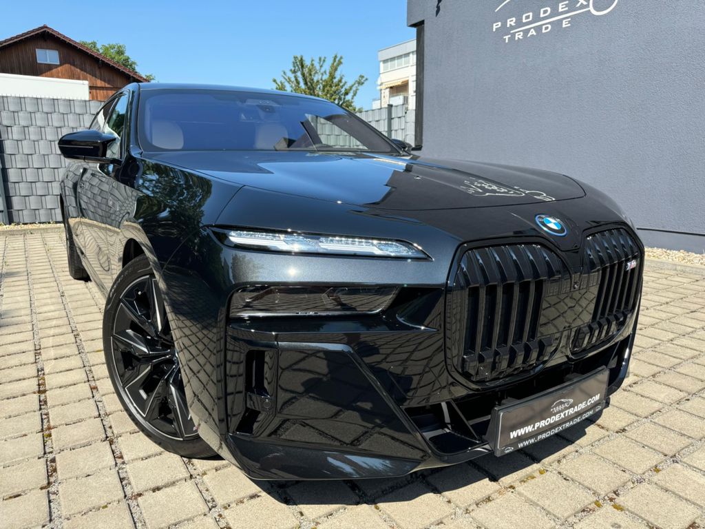 BMW M760 2024