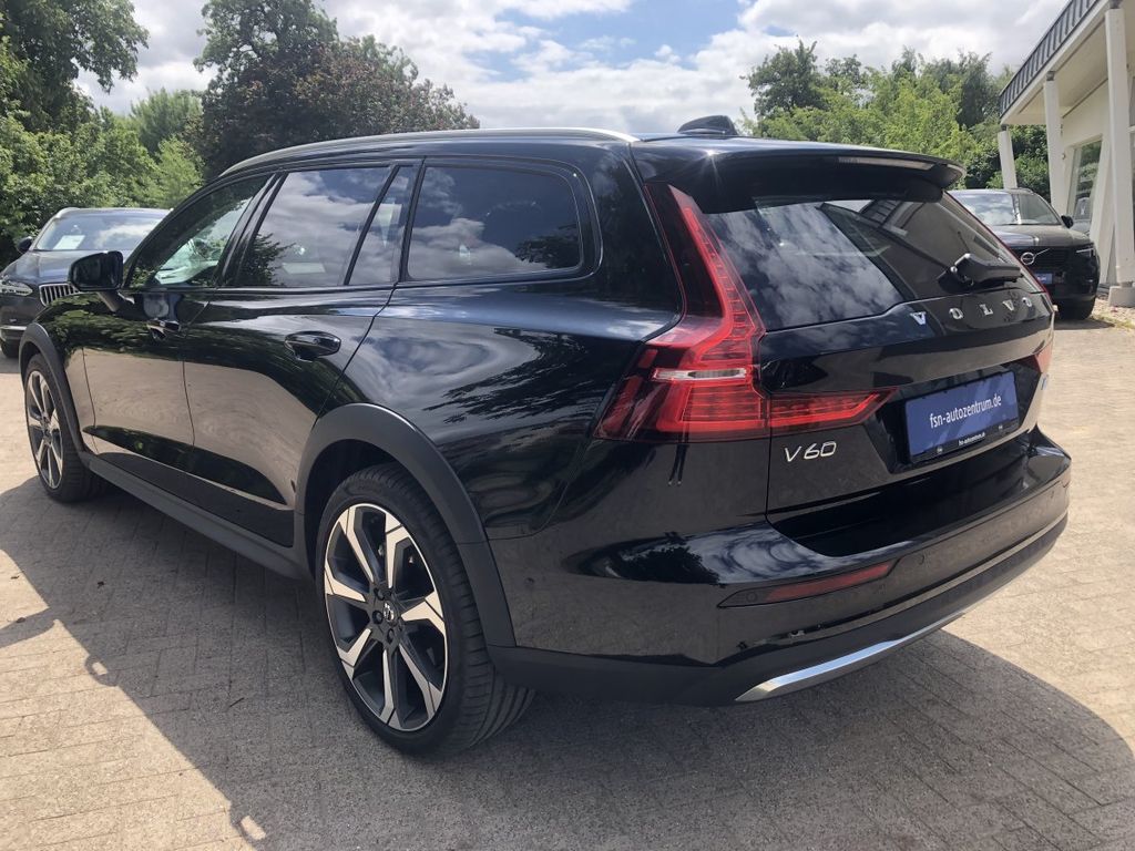 Volvo V60 Cross Country 2024