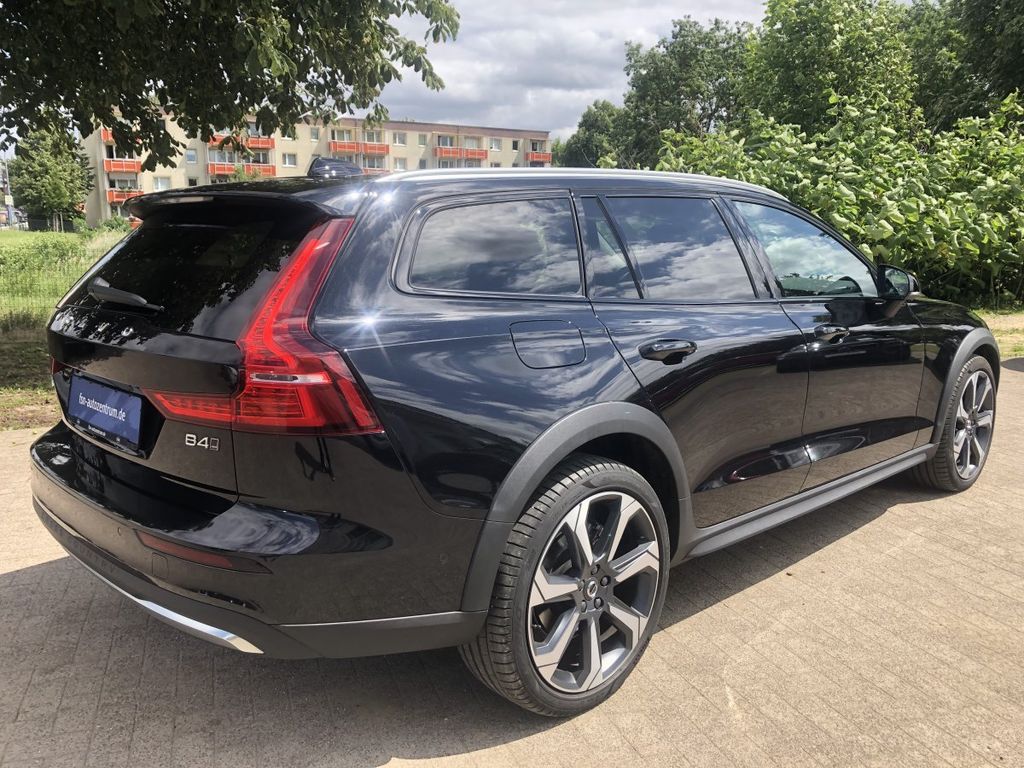 Volvo V60 Cross Country 2024