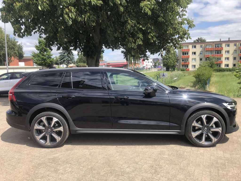 Volvo V60 Cross Country 2024