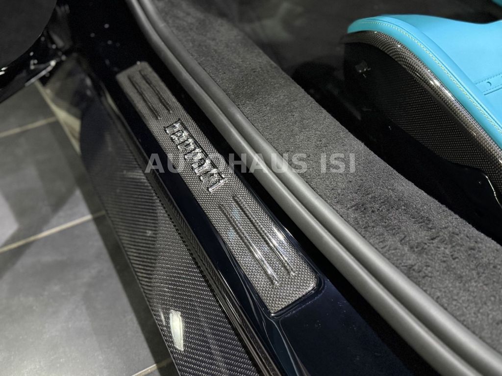 Ferrari 296 GTS 2024