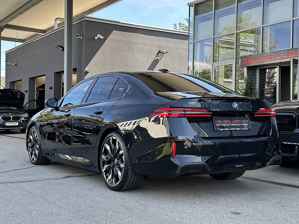BMW i5 2024