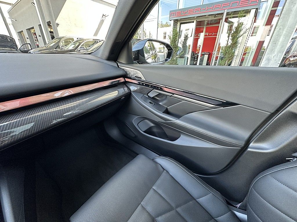 BMW i5 2024