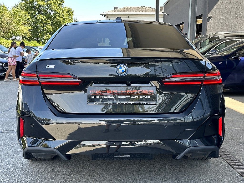 BMW i5 2024