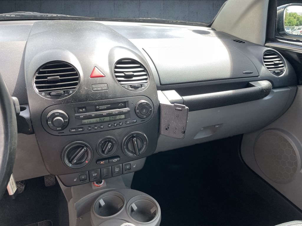 Volkswagen New Beetle 2003