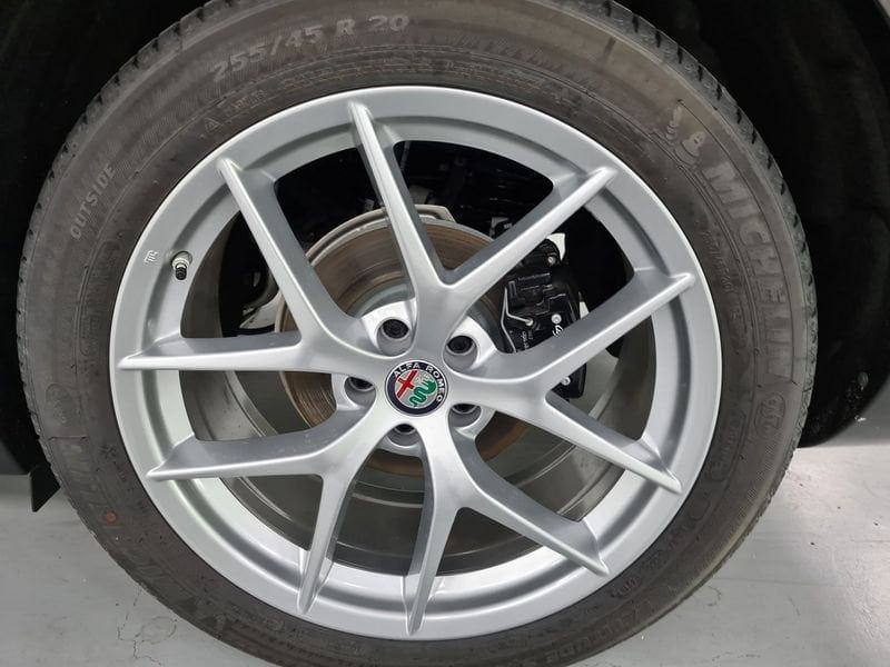 Alfa Romeo Stelvio 2021