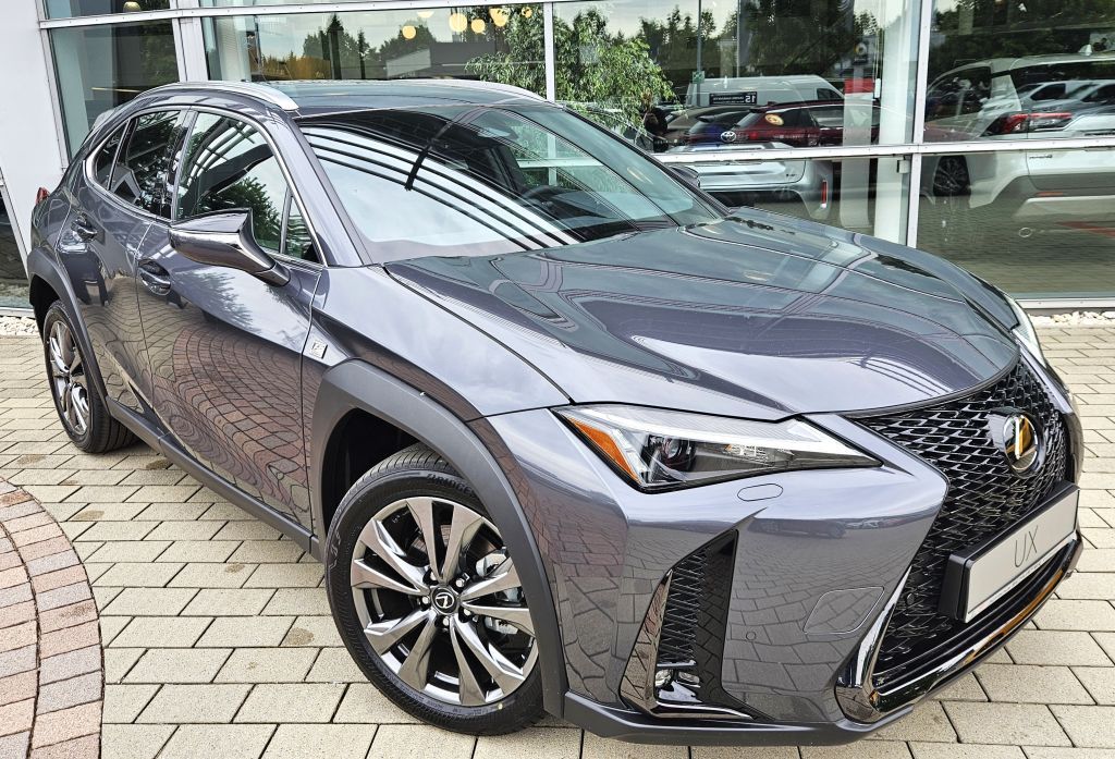 Lexus UX 2025