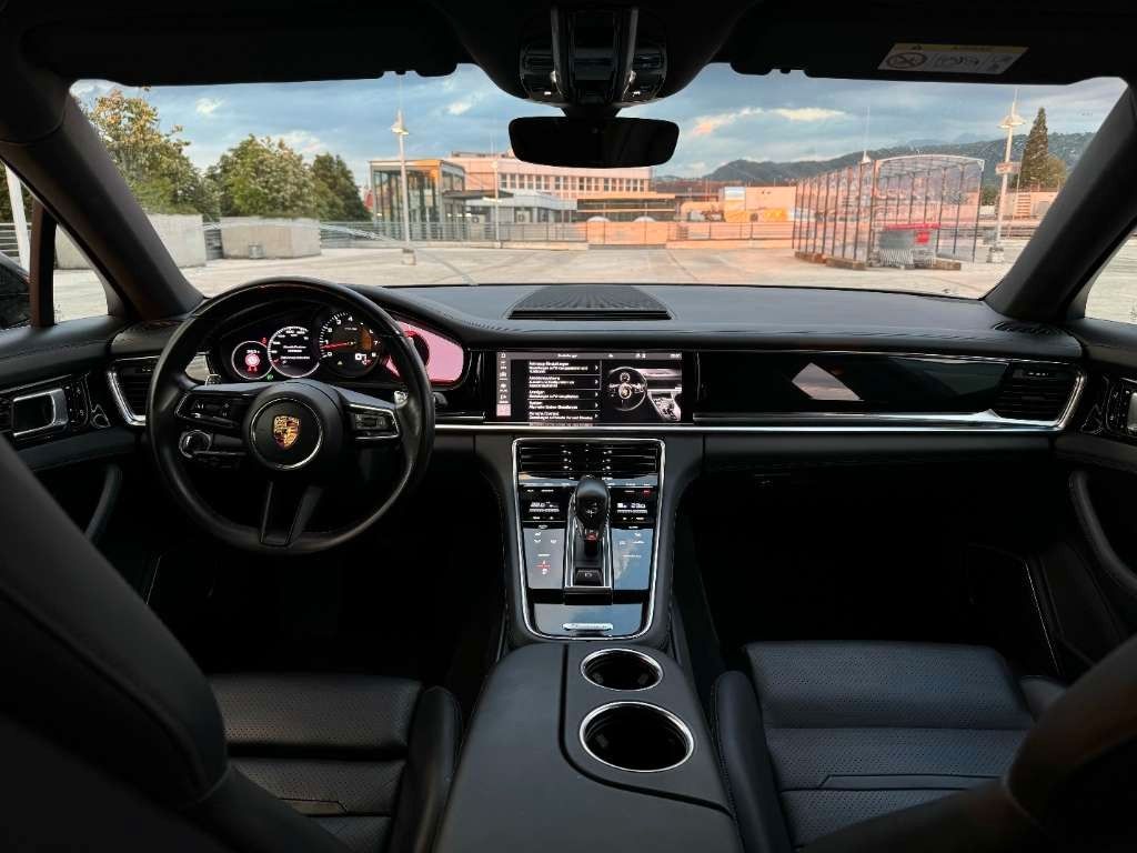 Porsche Panamera 2021