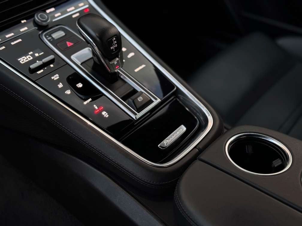 Porsche Panamera 2021