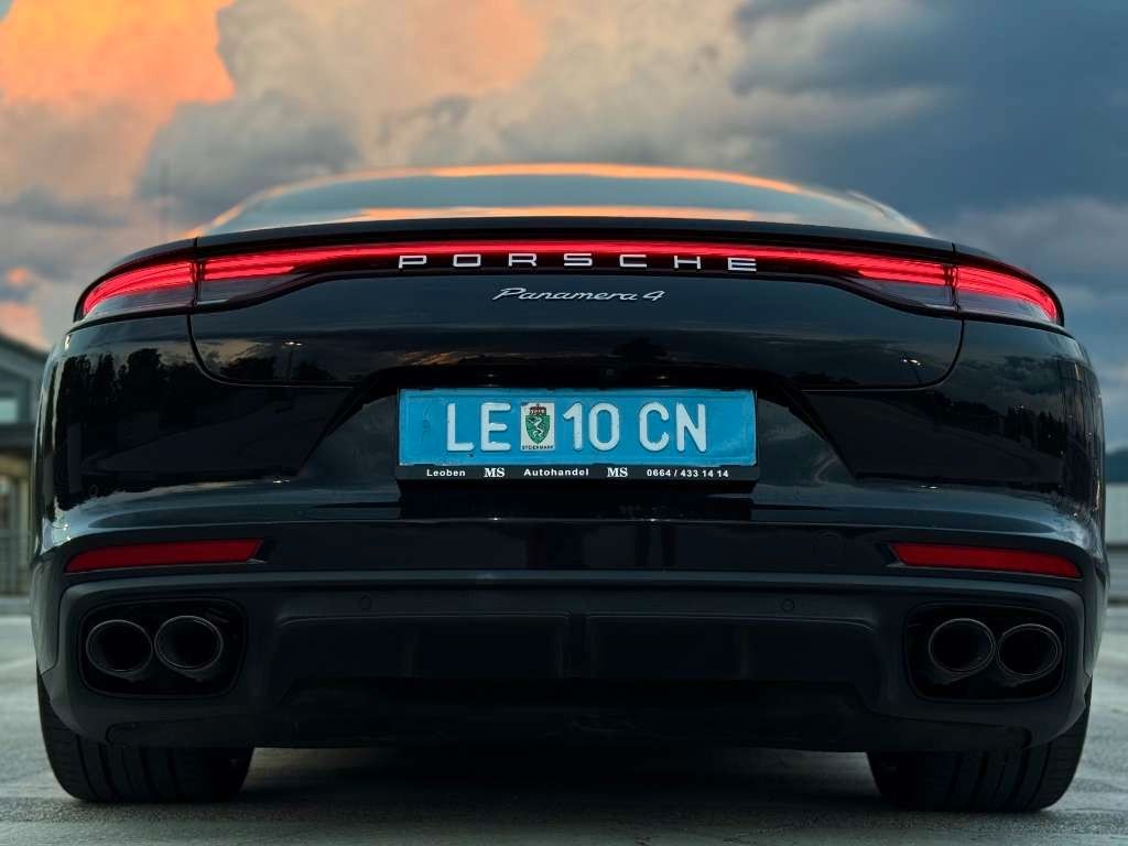 Porsche Panamera 2021