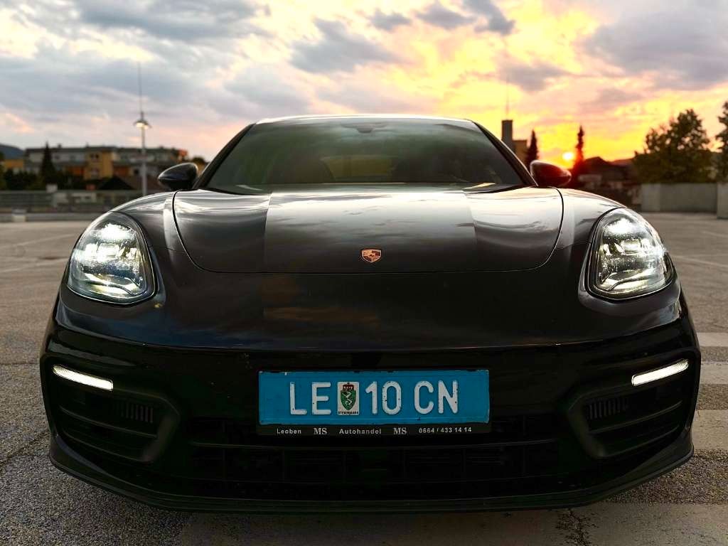 Porsche Panamera 2021