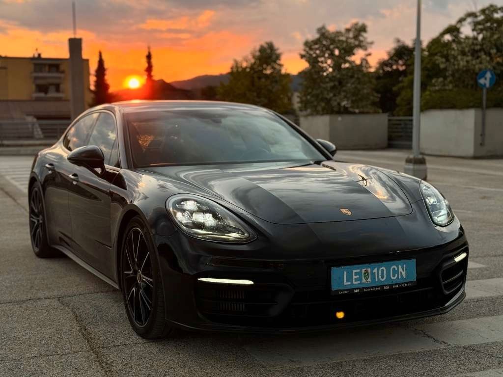 Porsche Panamera 2021