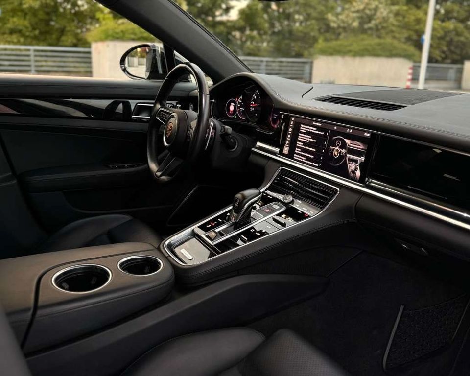 Porsche Panamera 2021