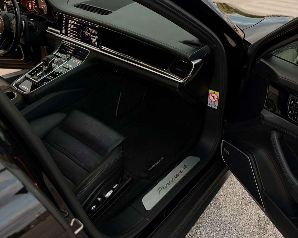Porsche Panamera 2021