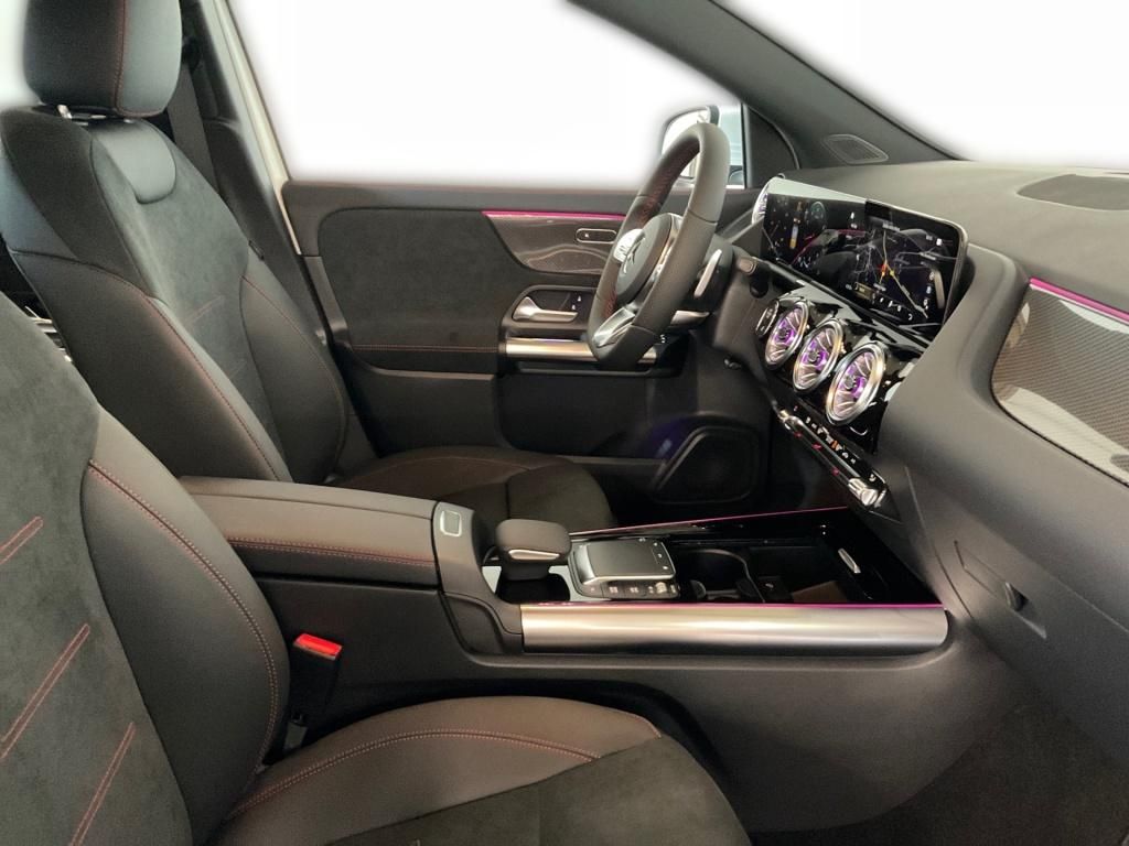 Mercedes-Benz GLA 200 2023