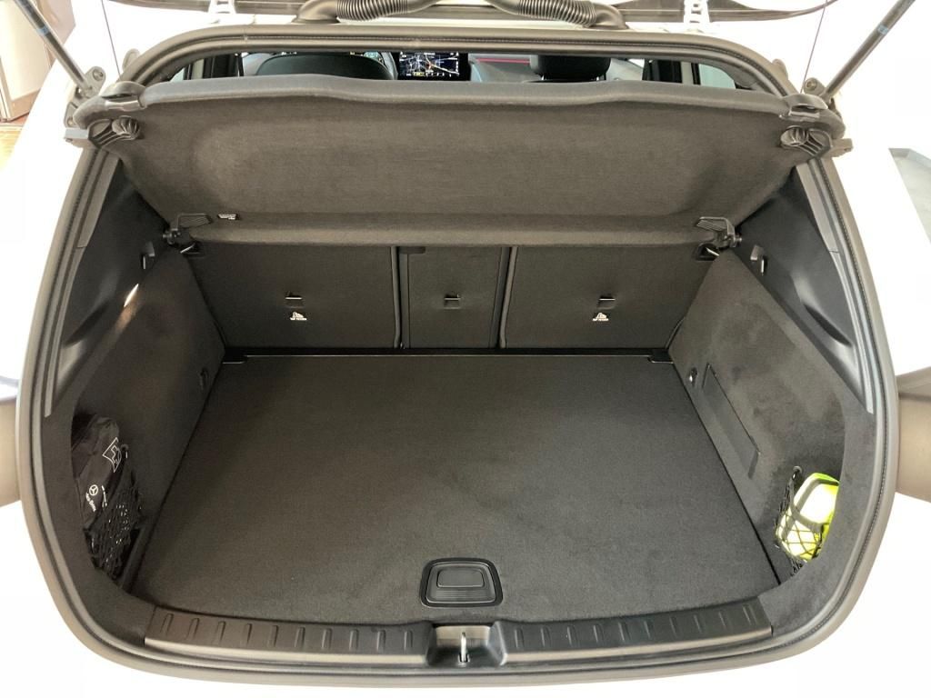 Mercedes-Benz GLA 200 2023