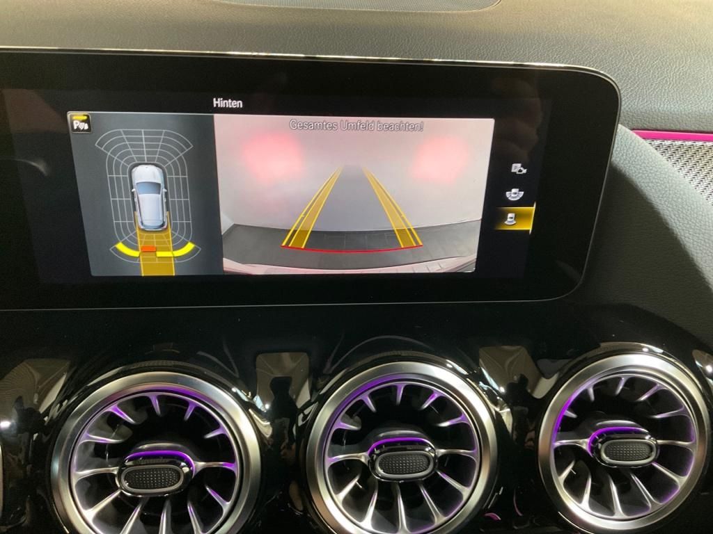 Mercedes-Benz GLA 200 2023