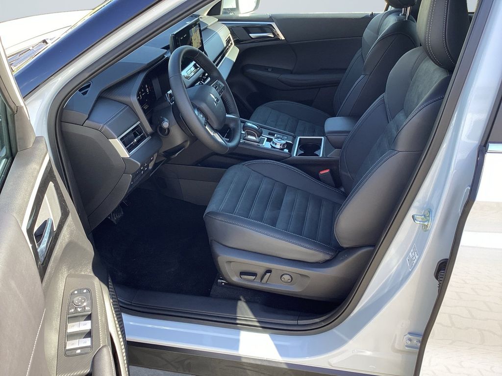 Mitsubishi Outlander 2025