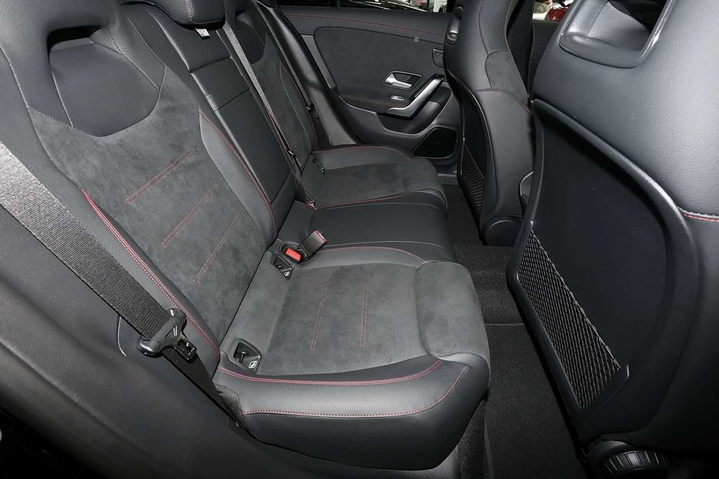 Mercedes-Benz CLA 200 2025