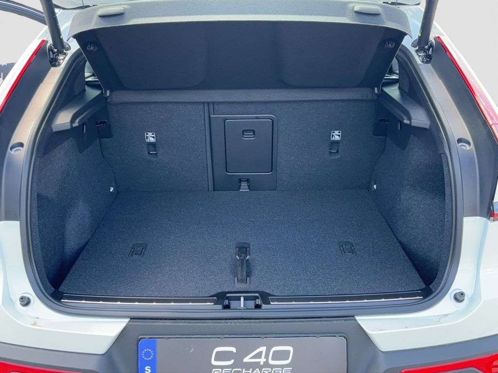 Volvo C40 2025