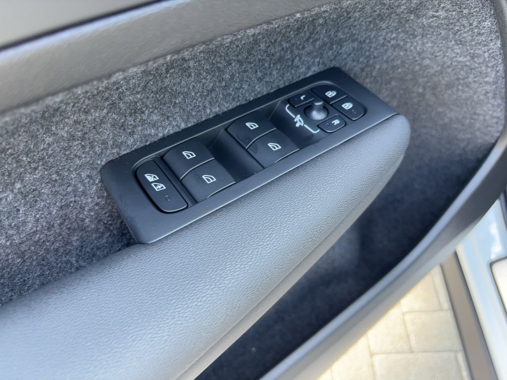 Volvo C40 2025