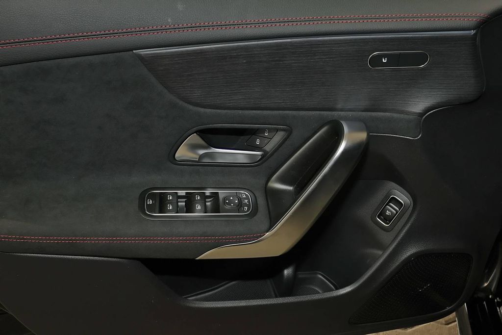 Mercedes-Benz CLA 200 2025