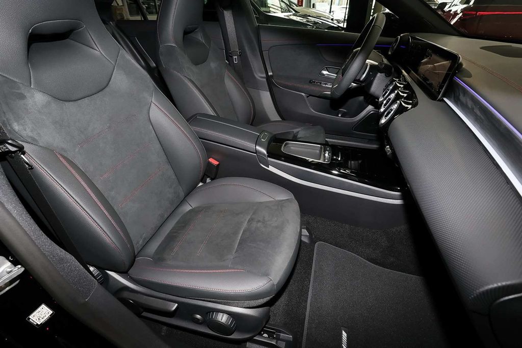 Mercedes-Benz CLA 200 2025