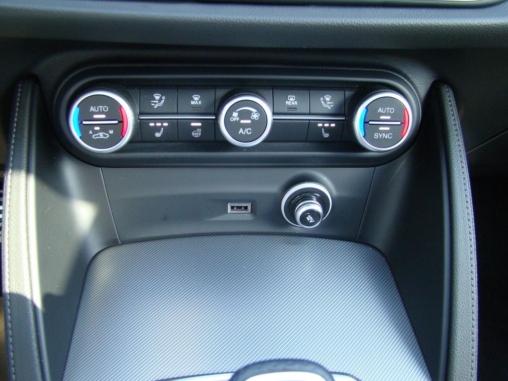 Alfa Romeo Stelvio 2024